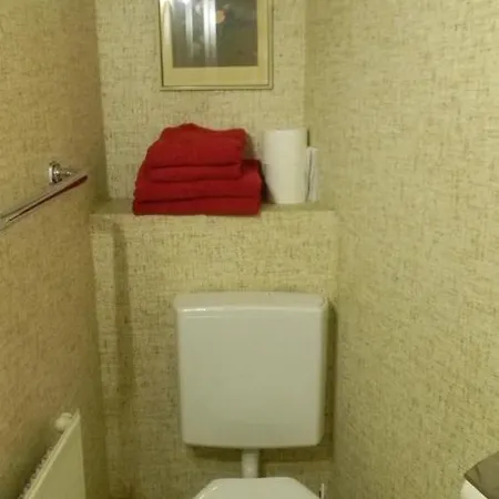 Bed & Breakfast Gastehaus Am Calmont