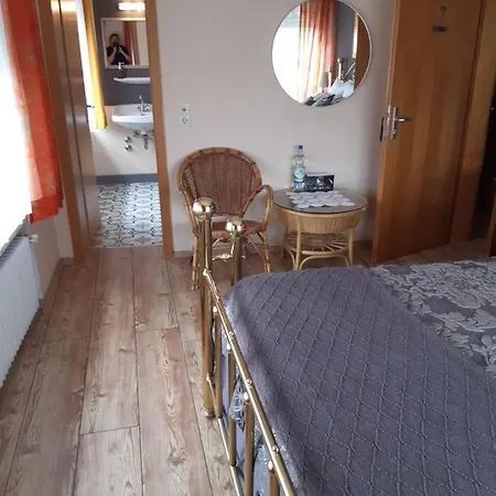 Bed & Breakfast Gastehaus Am Calmont