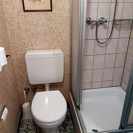 住宿加早餐酒店 Gastehaus Am Calmont 4*